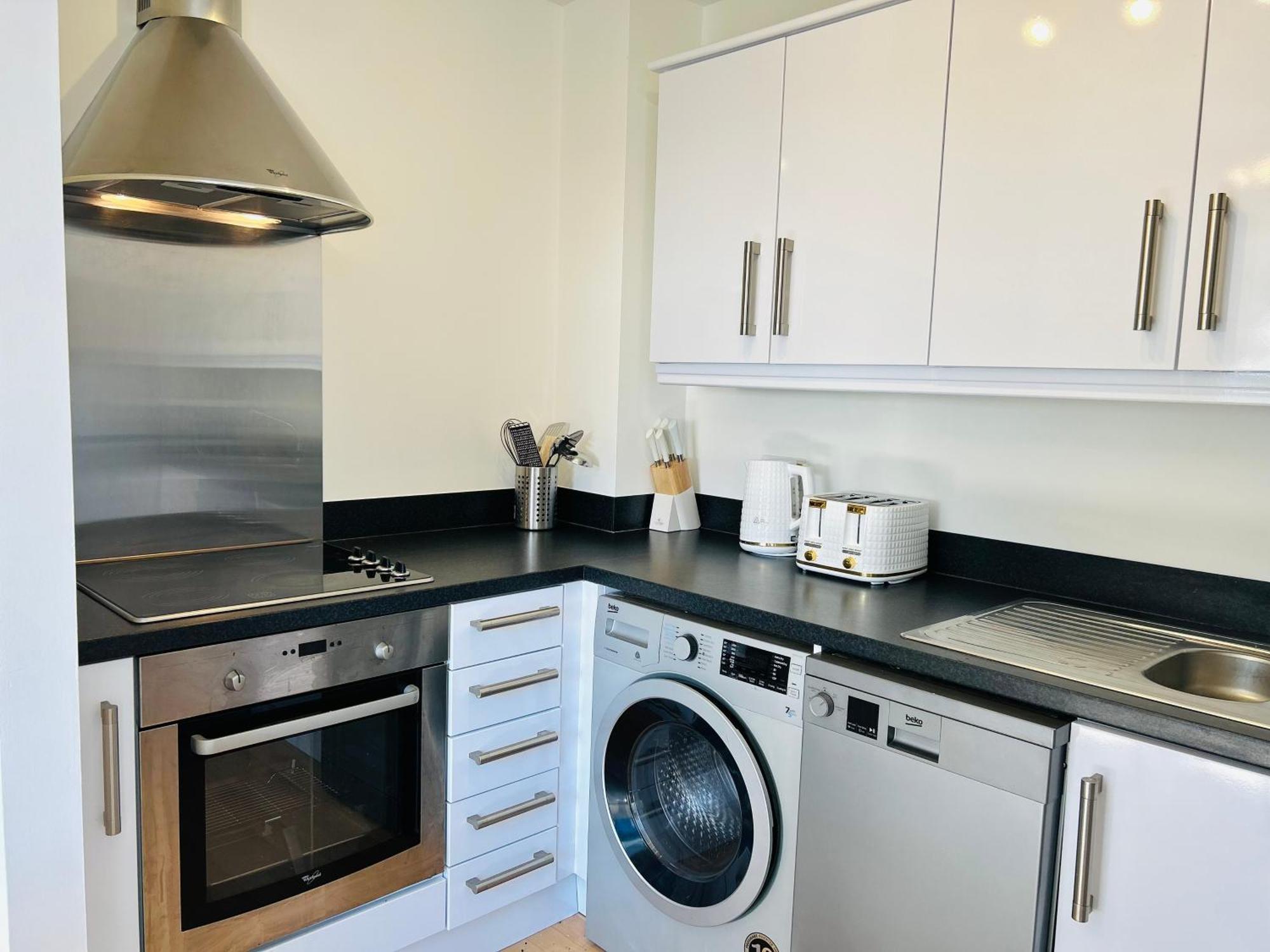 Apartment Modern Broad Gauge Way - Ideal For Work And Leisure *